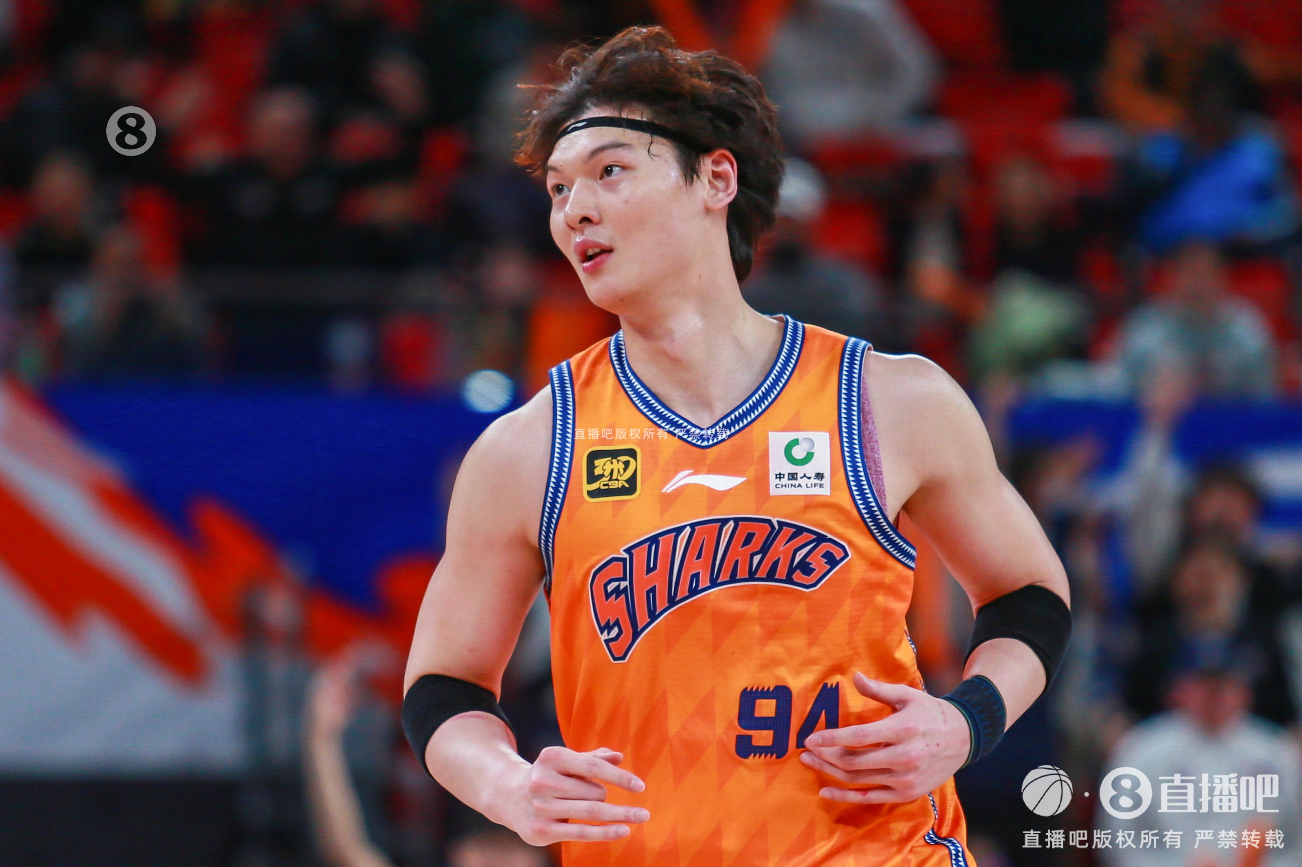 攻防俱佳!王哲林13中7拿到19分13板4断1帽 正负值+6